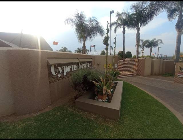 2 BEDROOM CLUSTER FOR SALE IN HELDERKRUIN